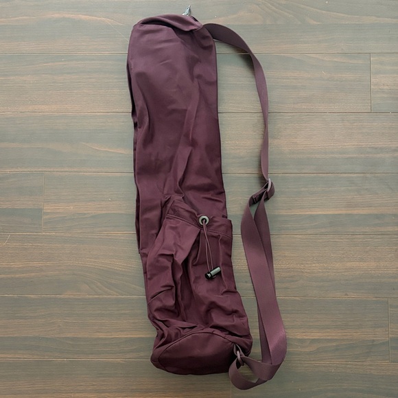 lululemon athletica Handbags - Like new Lululemon the Yoga Mat Bag - Deep Plum